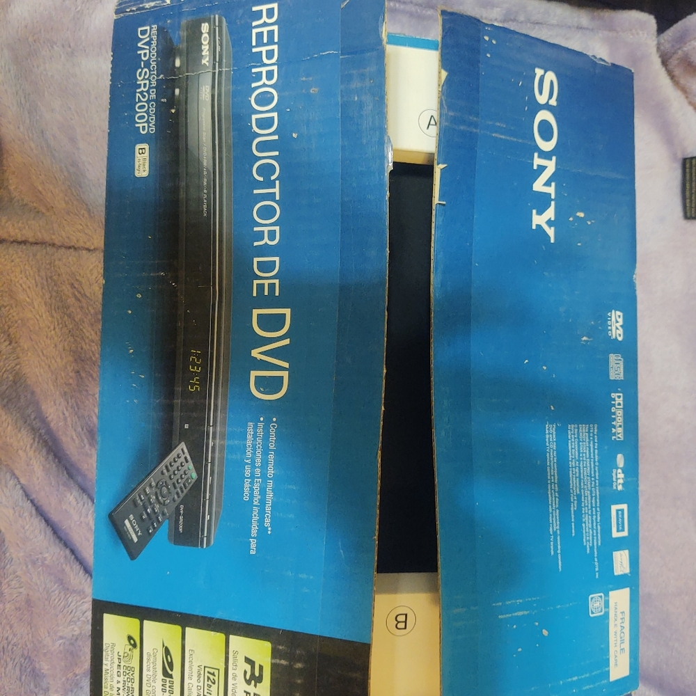 Sony DVP-SR200P Component Digital Video CD/DVD Player Without Remote